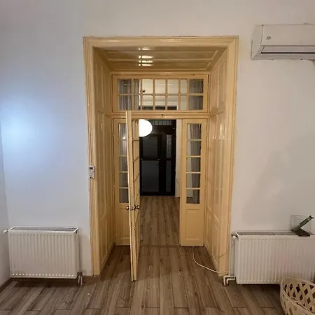Situated At The 0 Mile Marker With Free Private Parking Apartment *