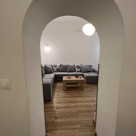 Situated At The 0 Mile Marker With Free Private Parking Apartment *