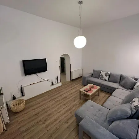 Situated At The 0 Mile Marker With Free Private Parking Apartment